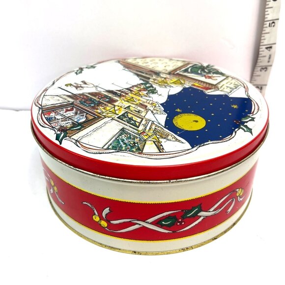 Vintage Christmas Tin With Winter Village Scene & Holly Design 95e - Picture 2 of 3